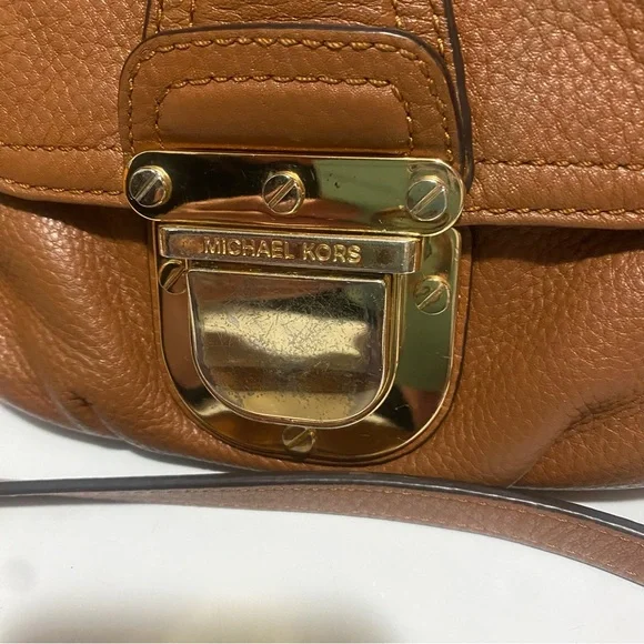 Michael Kors Charlton Crossbody - Picture 4 of 16
